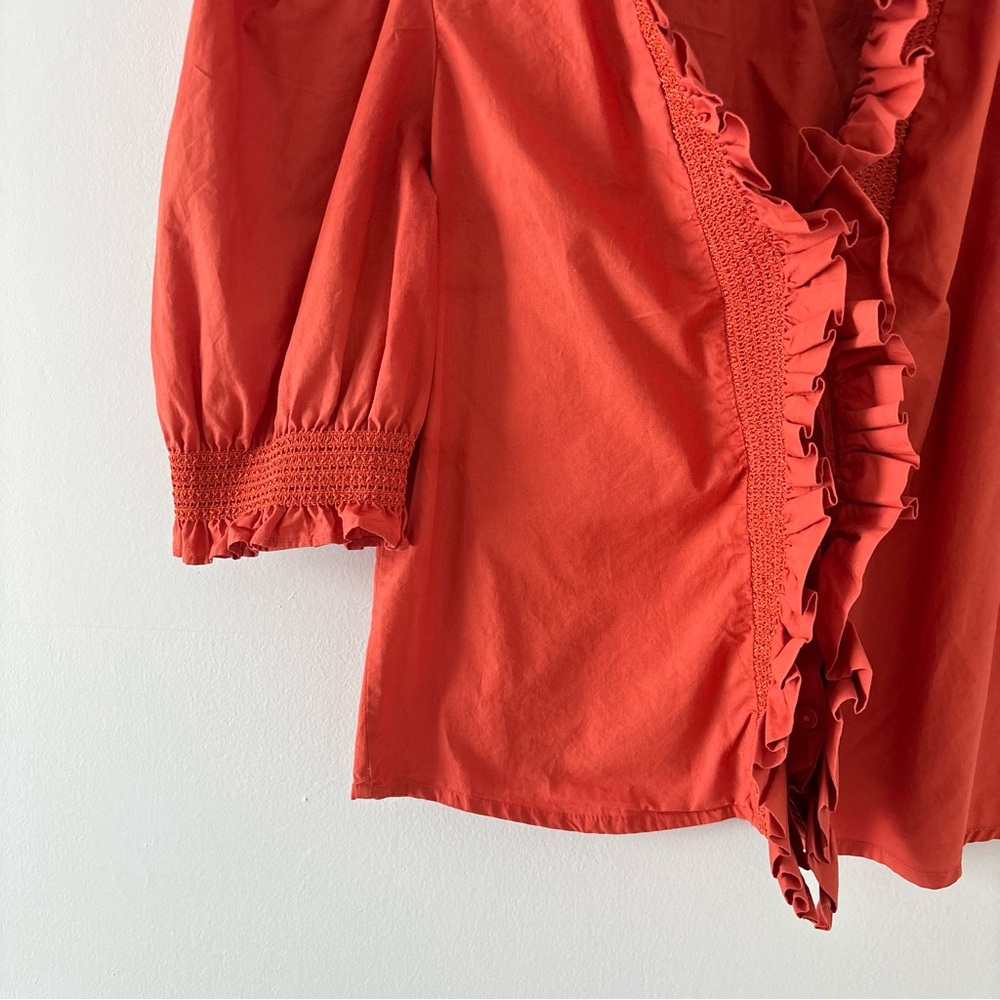 Love The Label Zuri Top Cotton Poplin Blouse Ruffled Neckline Smocked Placket - Picture 4 of 6